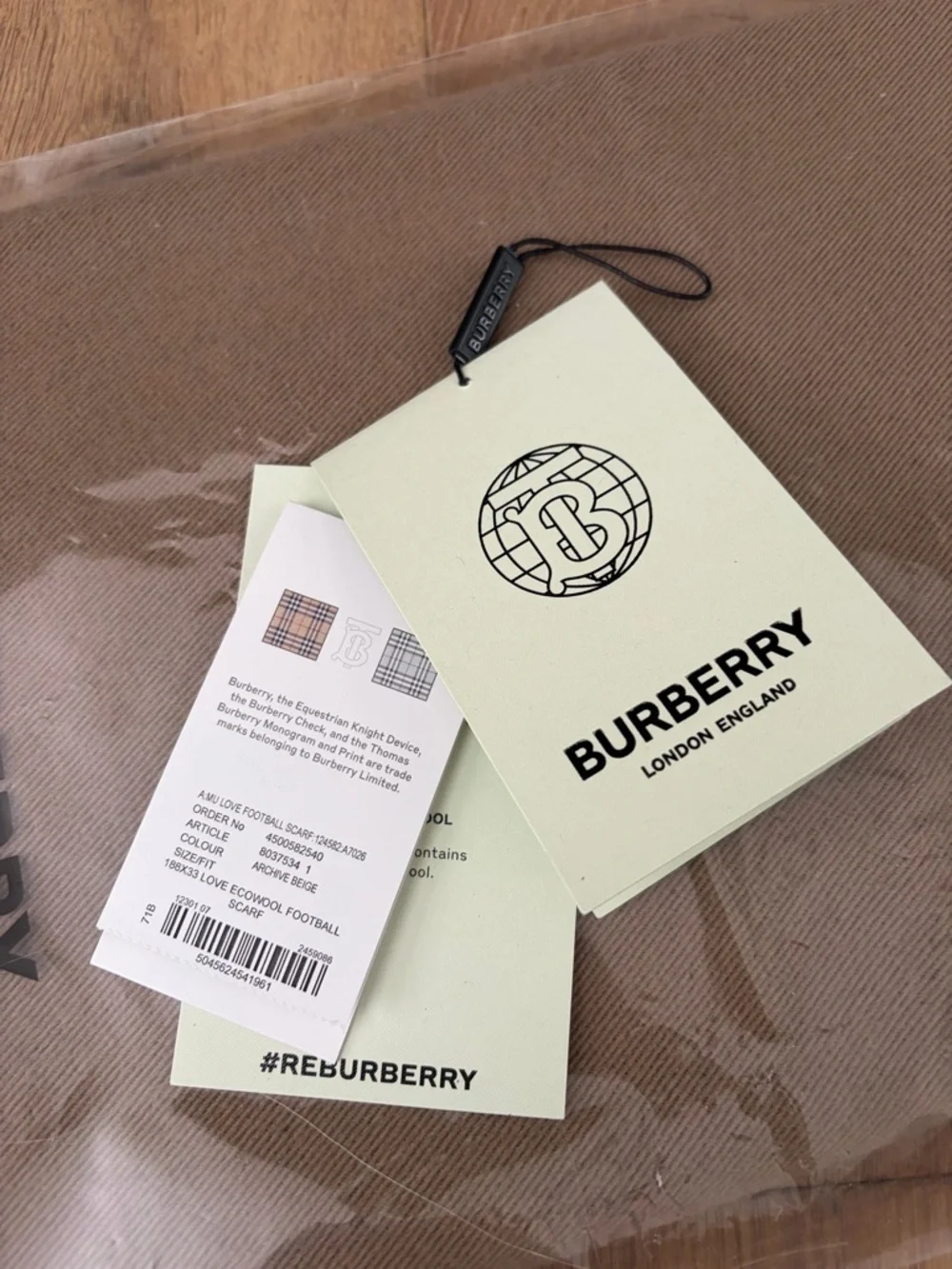 Burberry LOVE wool football scarf